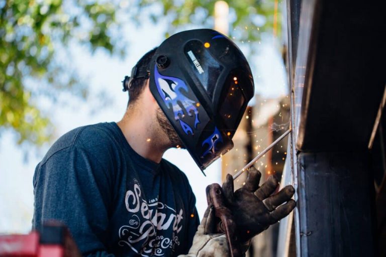 how to choose a welding helmet
