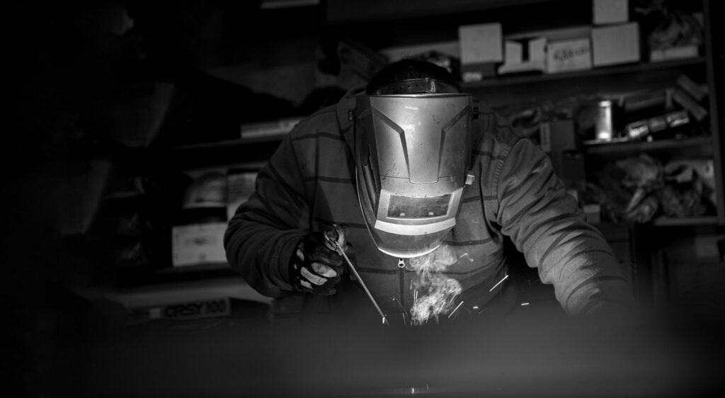 how does an auto-darkening welding helmet work