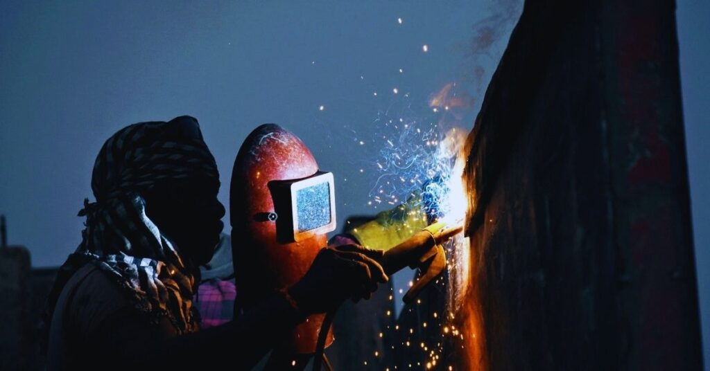 How to test an auto-darkening welding helmet